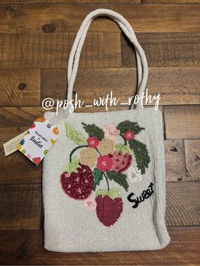 Viral Tik Tok 🍓🍓🍓 Beaded White Strawberry Floral Tote Bag, NWT